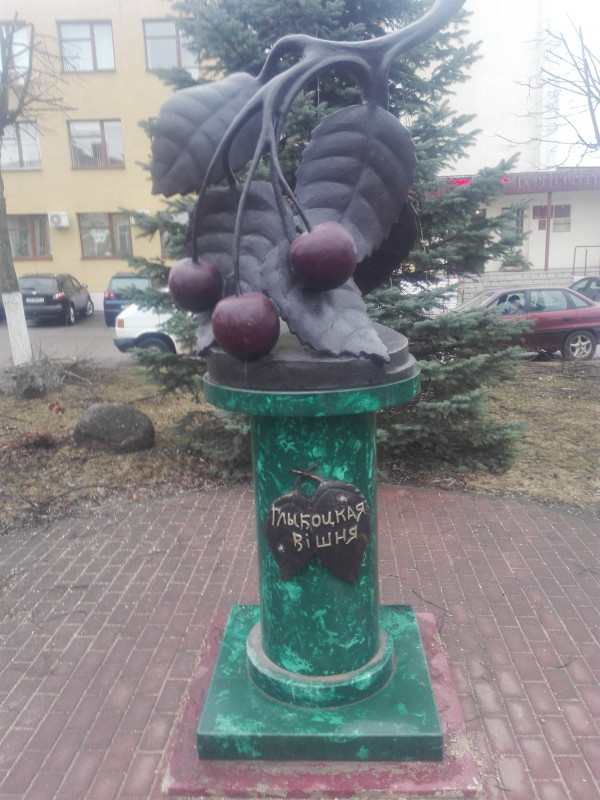 Памятник Глубокской вишне.
