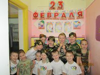 Мы пока что дошколята. А шагаем как солдаты...